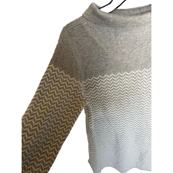 Aspen Mock Neck  gray & white chevron tunic sweater Size M - Picture 3 of 8